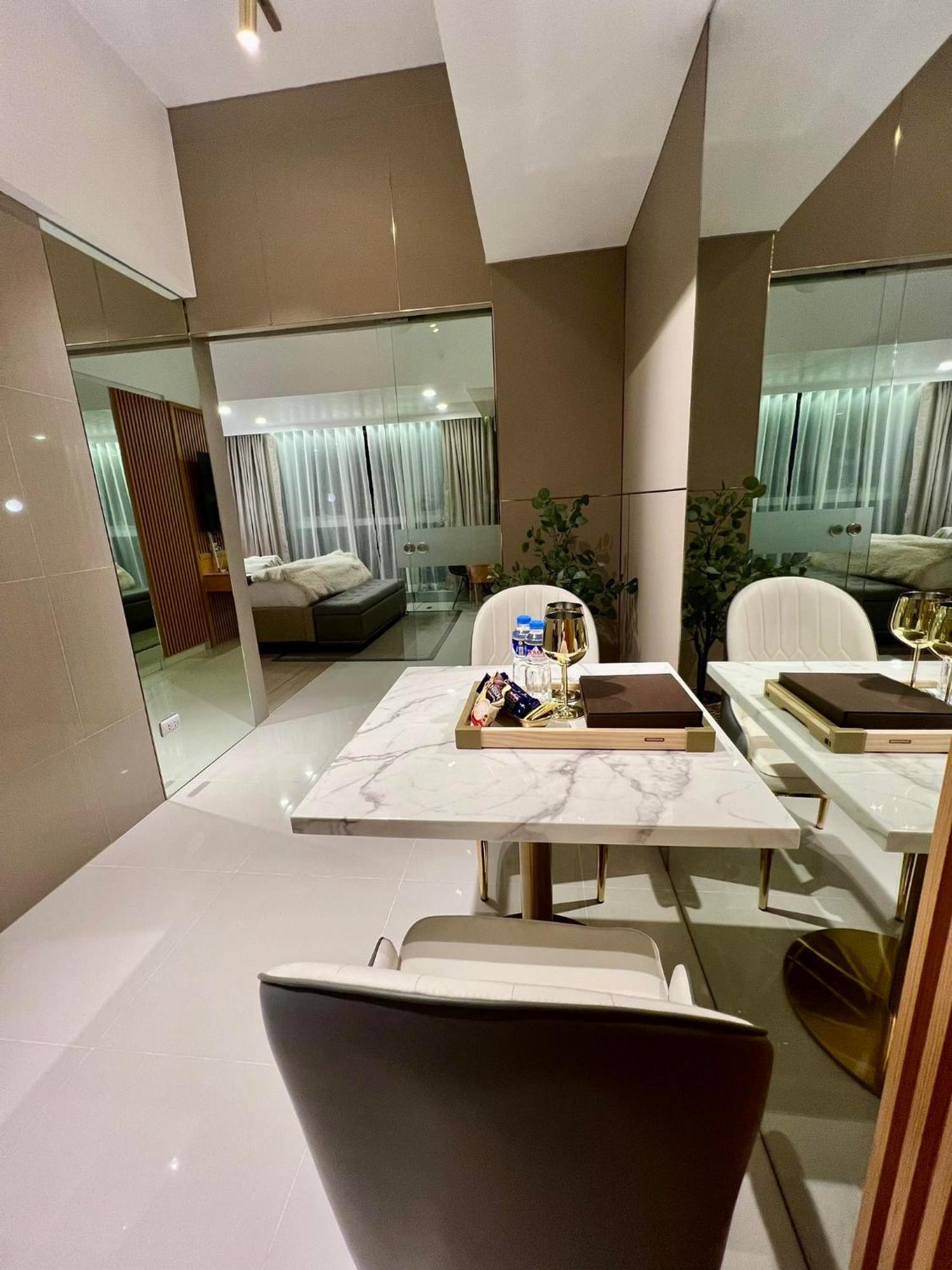 Hotel Vibe Condo At Uptown Parksuites Bgc Taguig Eksteriør billede